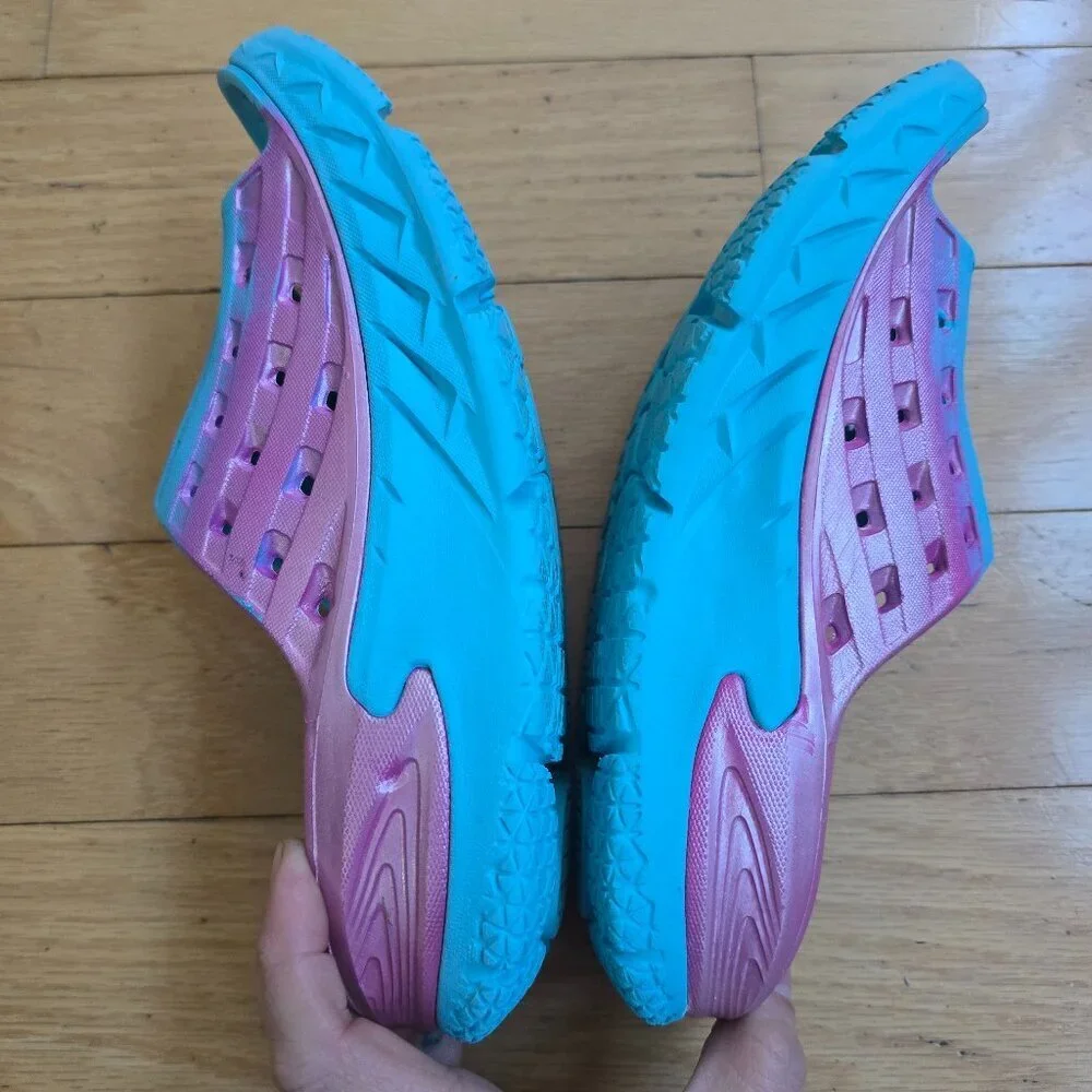 Hoka One One | Recovery pastel blue pink Sporty recovery slide sandals | KIDS 4